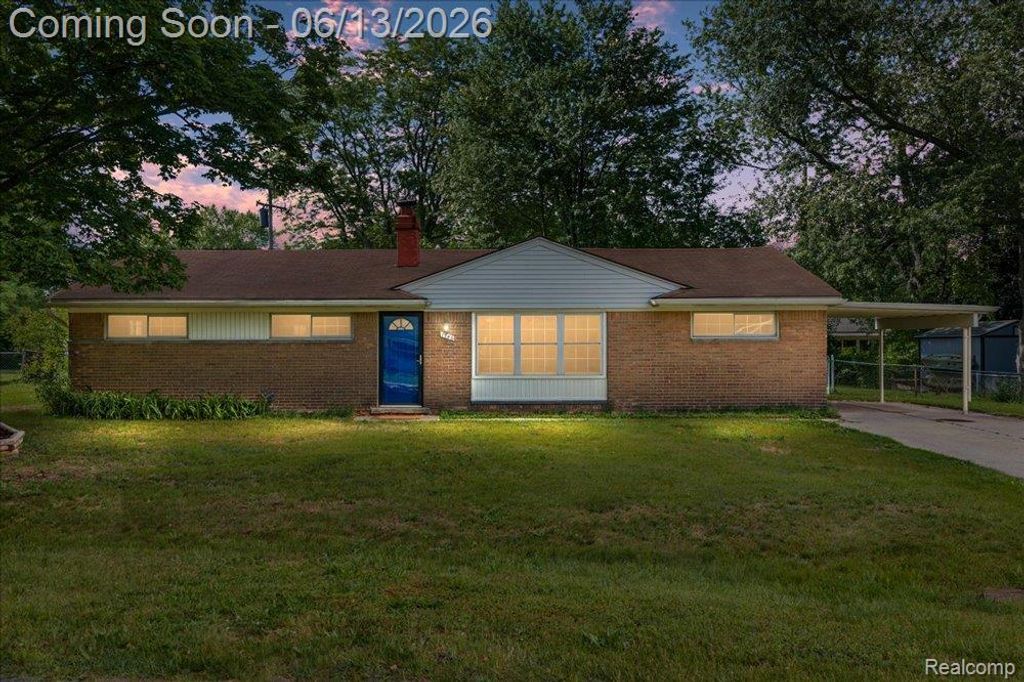 1746 Ashstan Drive, Walled Lake, MI 48390