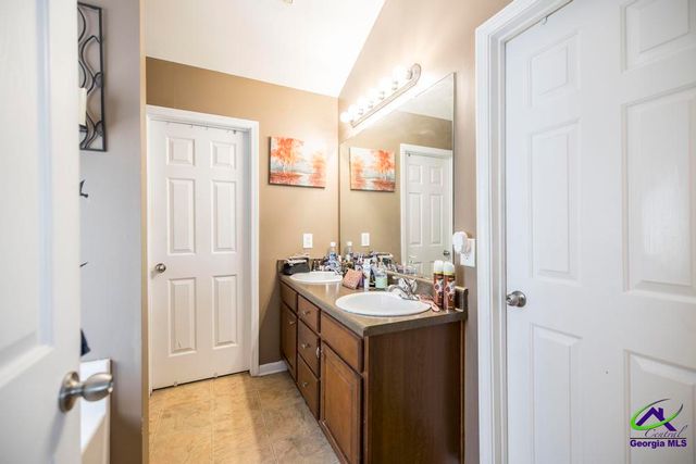 212 Burr Drive, Byron, GA 31008