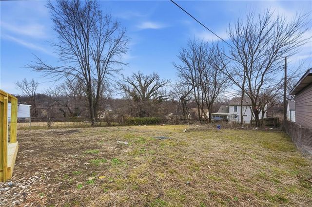 4043 Monroe Avenue, Kansas City, MO 64130