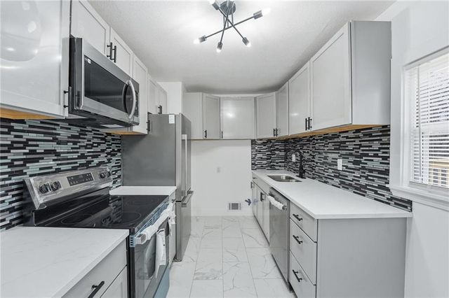 4043 Monroe Avenue, Kansas City, MO 64130