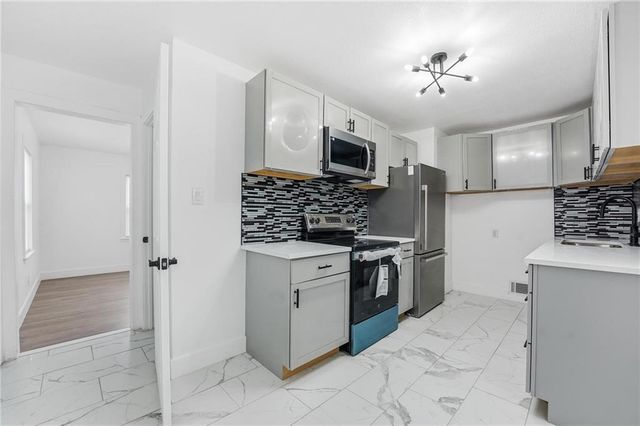 4043 Monroe Avenue, Kansas City, MO 64130