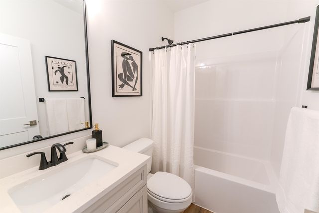 325 W Boxthorn Dr., Andover, KS 67002