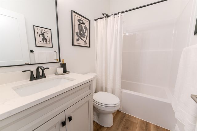 325 W Boxthorn Dr., Andover, KS 67002