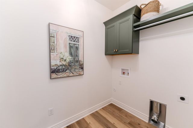 325 W Boxthorn Dr., Andover, KS 67002