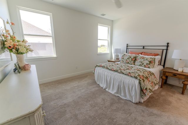 325 W Boxthorn Dr., Andover, KS 67002