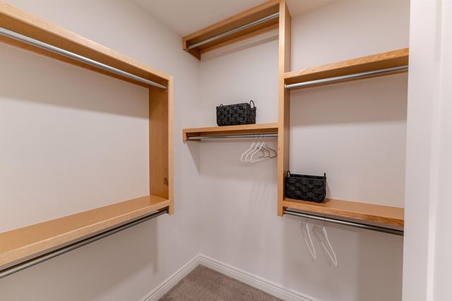 325 W Boxthorn Dr., Andover, KS 67002