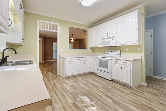 129 Avalon Drive, Mcdonough, GA 30252