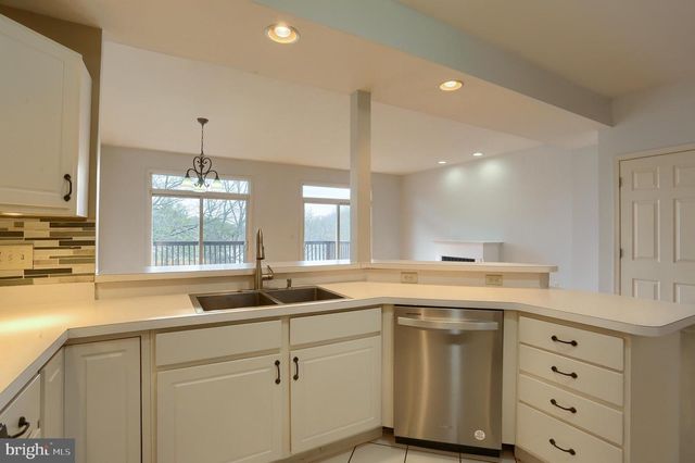 1049 WOODED POND DR, Harrisburg, PA 17111