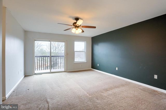 1049 WOODED POND DR, Harrisburg, PA 17111