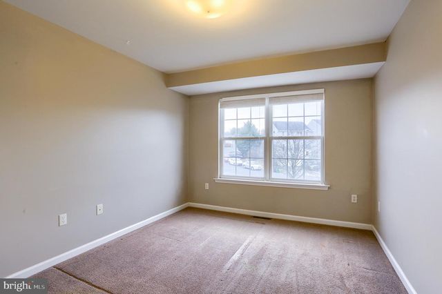 1049 WOODED POND DR, Harrisburg, PA 17111