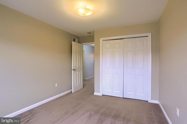 1049 WOODED POND DR, Harrisburg, PA 17111