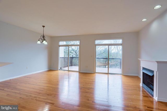 1049 WOODED POND DR, Harrisburg, PA 17111