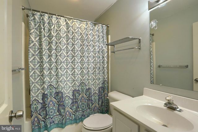 1049 WOODED POND DR, Harrisburg, PA 17111