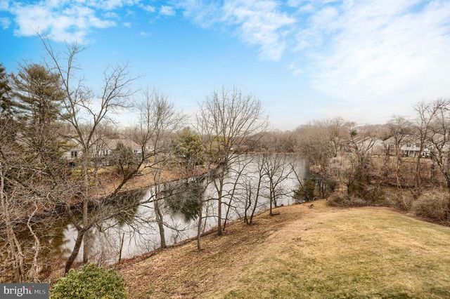 1049 WOODED POND DR, Harrisburg, PA 17111