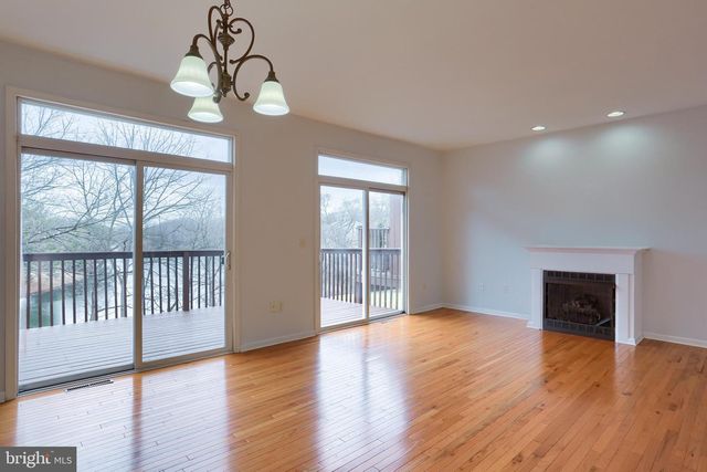 1049 WOODED POND DR, Harrisburg, PA 17111