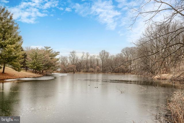 1049 WOODED POND DR, Harrisburg, PA 17111