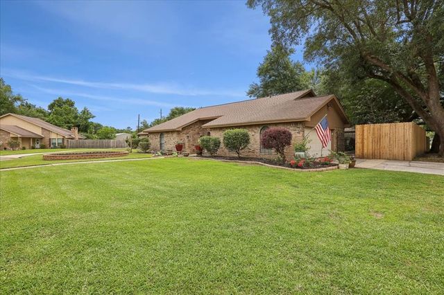 16 Pin Oak, Orange, TX 77630