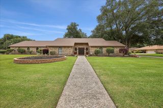 16 Pin Oak, Orange, TX 77630