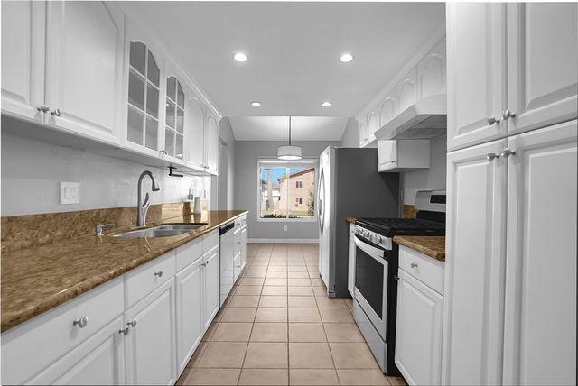 2956 Haddonfield, Fullerton, CA 92831