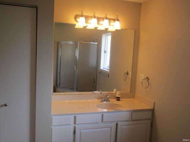 812 Apple Hill Way, Angola, IN 46703