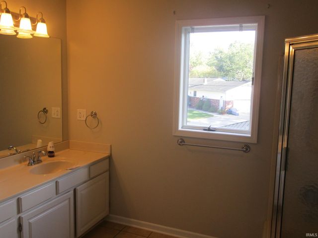 812 Apple Hill Way, Angola, IN 46703