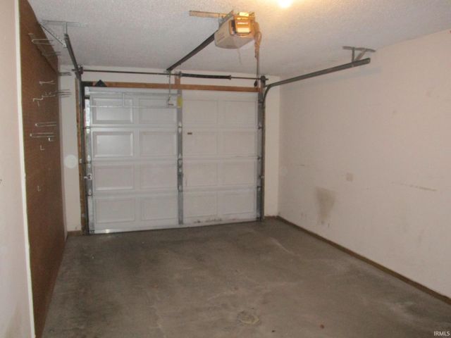 812 Apple Hill Way, Angola, IN 46703