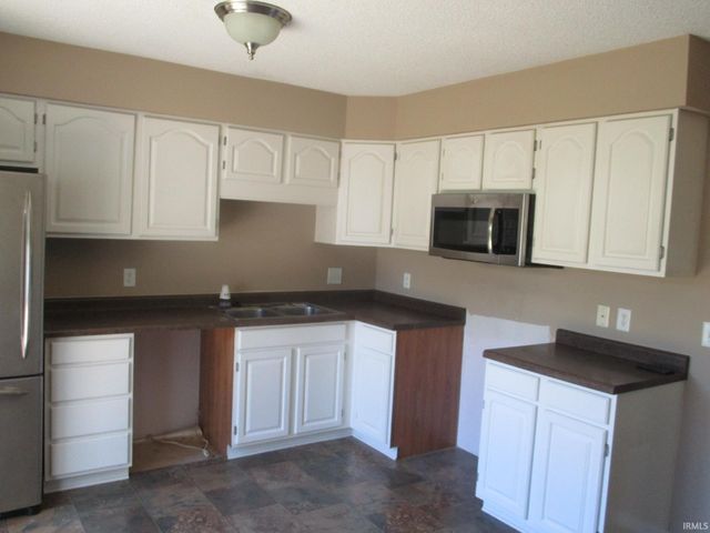 812 Apple Hill Way, Angola, IN 46703