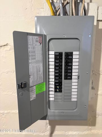 4823 S 4th St, Louisville, KY 40214