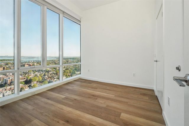 50 Clinton Place PH14, New Rochelle, NY 10801