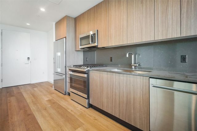 50 Clinton Place PH14, New Rochelle, NY 10801