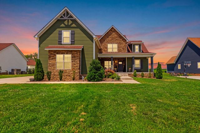 529 Clearview Rd, Cottontown, TN 37048