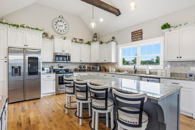529 Clearview Rd, Cottontown, TN 37048
