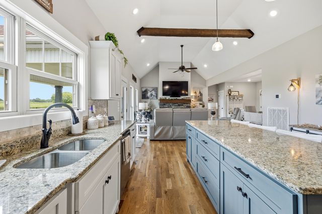 529 Clearview Rd, Cottontown, TN 37048