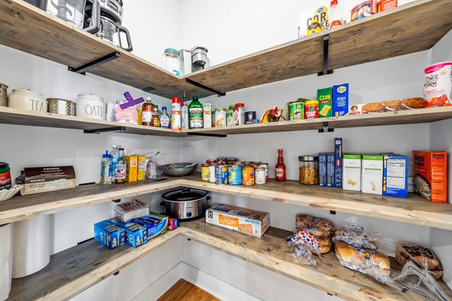 529 Clearview Rd, Cottontown, TN 37048