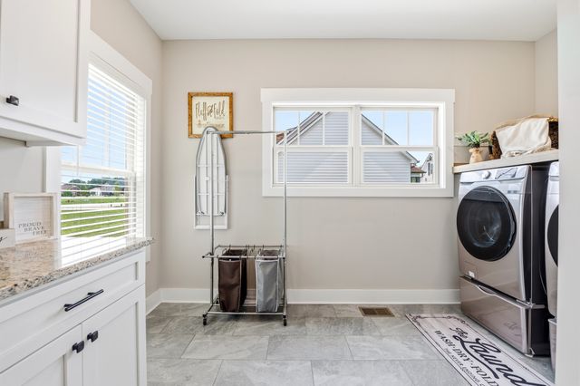 529 Clearview Rd, Cottontown, TN 37048