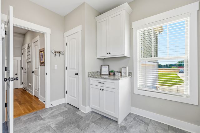 529 Clearview Rd, Cottontown, TN 37048