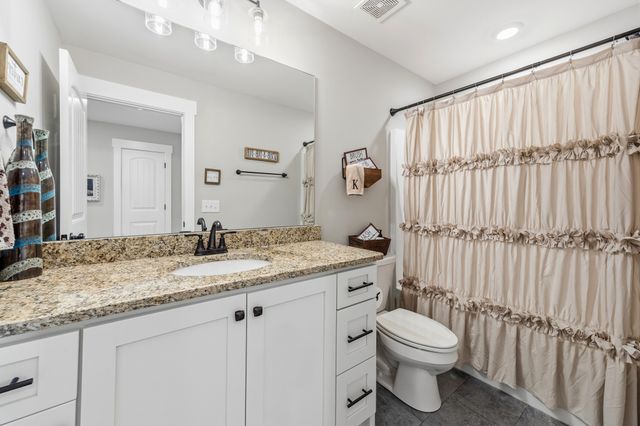 529 Clearview Rd, Cottontown, TN 37048