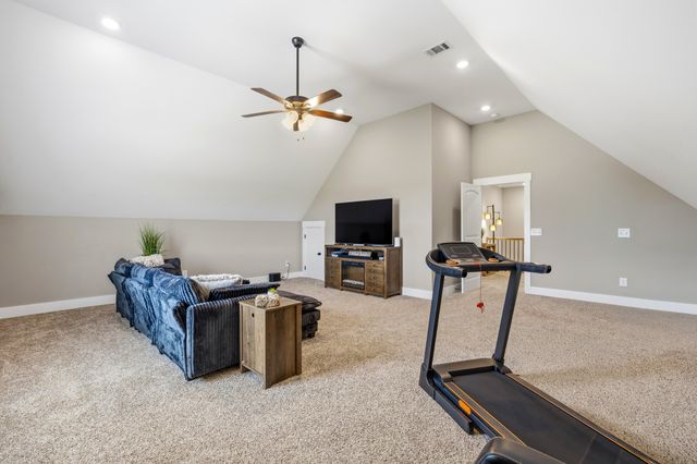529 Clearview Rd, Cottontown, TN 37048