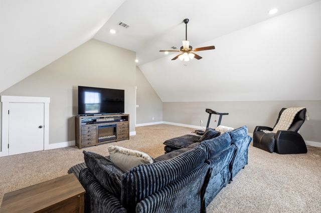 529 Clearview Rd, Cottontown, TN 37048