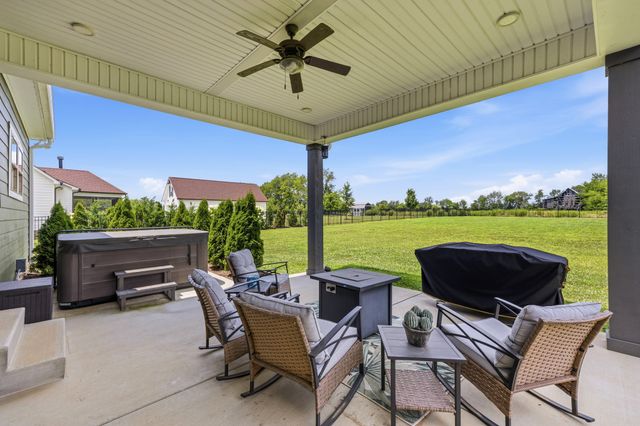 529 Clearview Rd, Cottontown, TN 37048