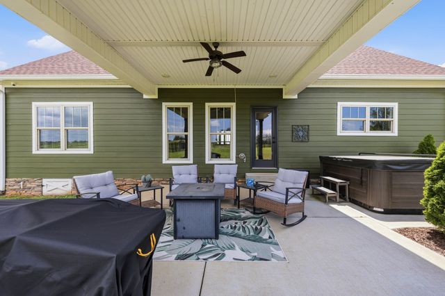 529 Clearview Rd, Cottontown, TN 37048