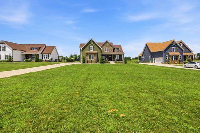 529 Clearview Rd, Cottontown, TN 37048