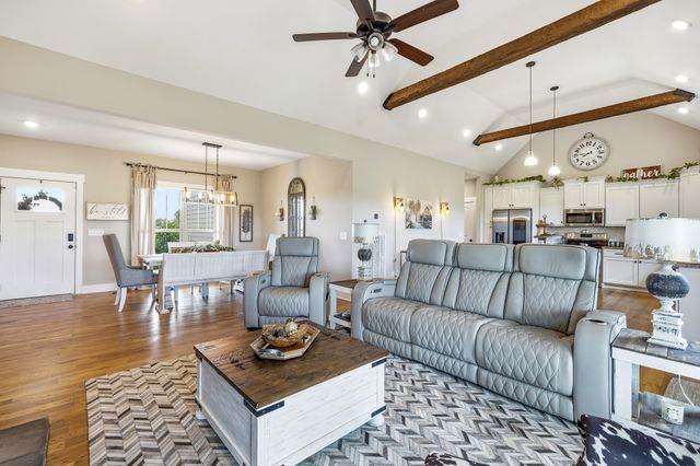 529 Clearview Rd, Cottontown, TN 37048