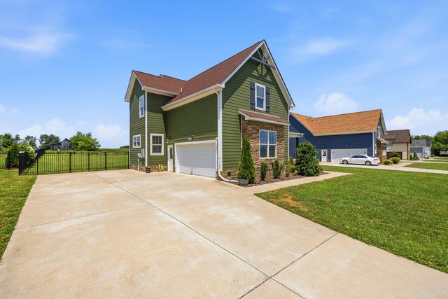 529 Clearview Rd, Cottontown, TN 37048