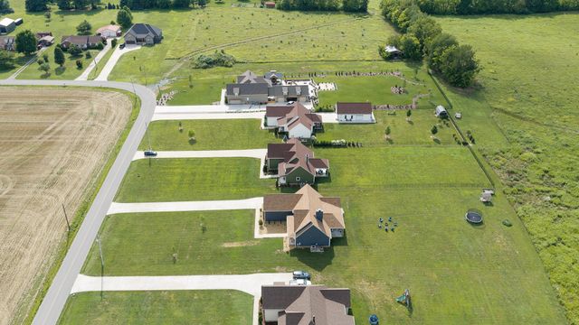 529 Clearview Rd, Cottontown, TN 37048