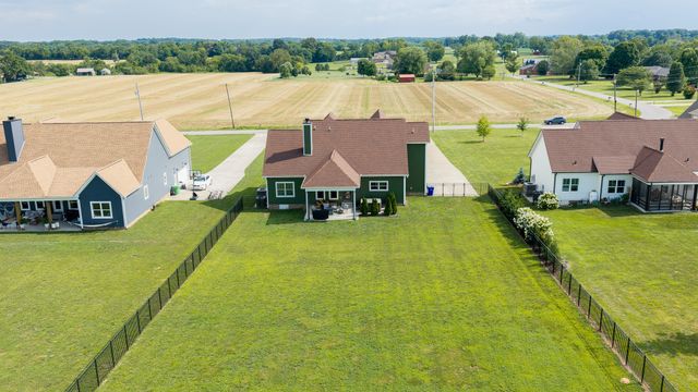529 Clearview Rd, Cottontown, TN 37048