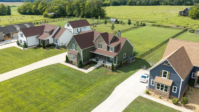 529 Clearview Rd, Cottontown, TN 37048