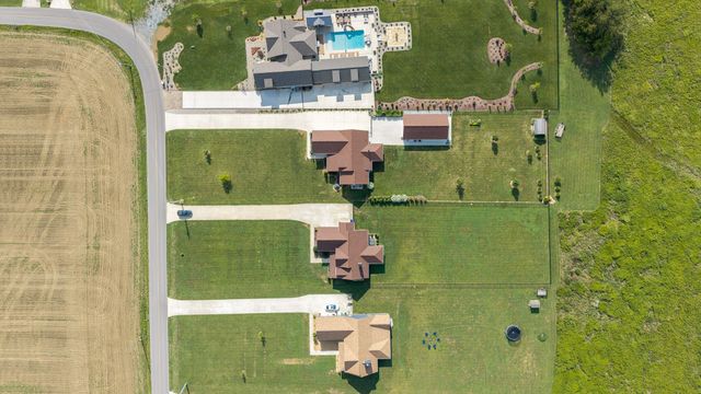 529 Clearview Rd, Cottontown, TN 37048