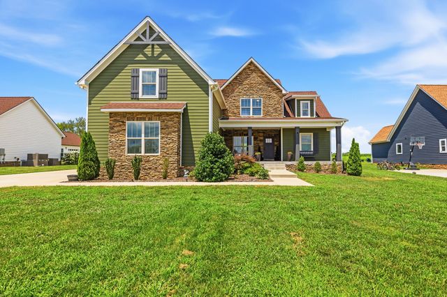 529 Clearview Rd, Cottontown, TN 37048