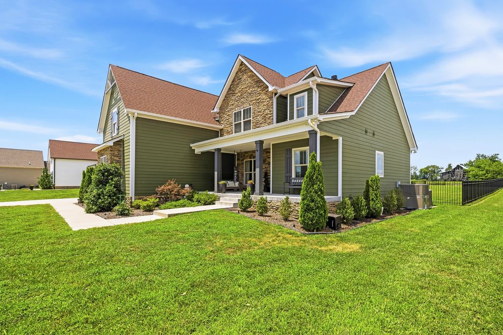 529 Clearview Rd, Cottontown, TN 37048